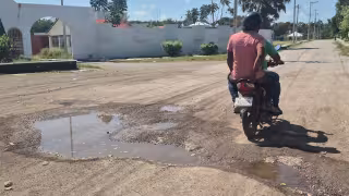 Hoyancos en calle Isabel la Católica generan inconformidad ciudadana