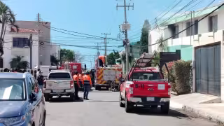 Autoridades investigan causas de incendio en predio de Campeche
