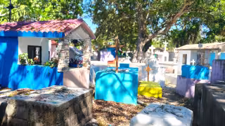 Autoridades advierten exhumaciones por abandono de tumbas