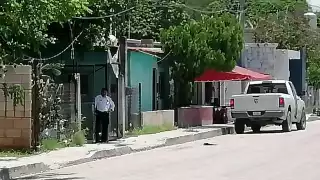 Dos hombres en motocicleta intentaron disparar a un hombre en su casa