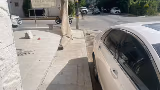 El arreglo asciende a aproximadamente 6,500 pesos, por lo que el dueño del vehículo espera que el propirtario del predio responda