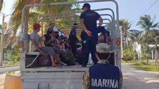 Elementos de la Marina refuerzan acciones ante la llegada de huracán Beryl a Quintana Roo