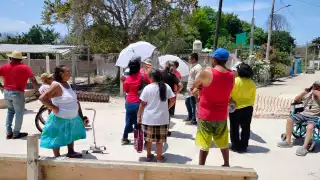 Los vecinos de La Ermita exigen soluciones a problemas de escasez de agua y movilidad provocados por la obra del Tren Ligero