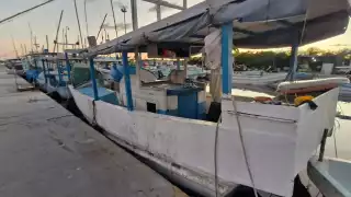 Rescatan a tripulantes de una embarcación que se incendió cuando cocinaban con carbón