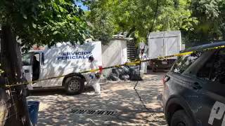 Servicios Periciales y elementos policiacos llegaron al lugar de los hechos.