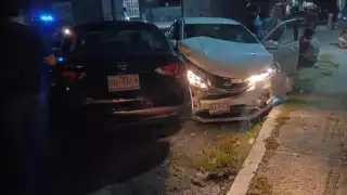 Aparatoso choque entre dos autos en Escárcega: Bolsas de aire evitan tragedia