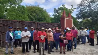 Campesinos de Tixkuncheil se reúnen en la hacienda de Kancabchén para exigir la apertura de un camino