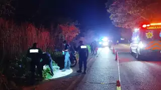 El cuerpo del motociclista fue encontrado entre la maleza