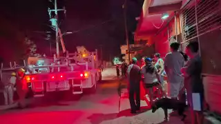 Los pobladores presionaron a los empleados de la CFE para que resolvieran el problema.