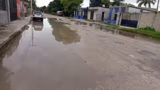 Vecinos llevan 30 años entre encharcamientos en la colonia Cristóbal Colón