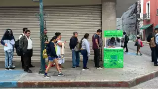 Desde temprano comenzaron las filas para los cambios de tarjetas