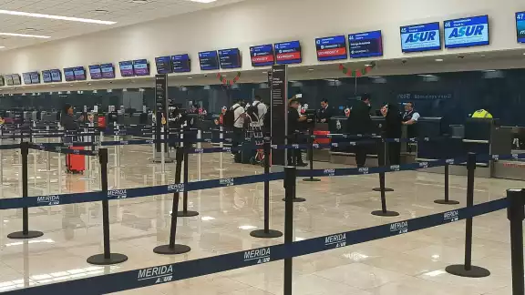 Hay regular afluencia de pasajeros en el aeropuerto de Mérida Hay regular afluencia de pasajeros en el aeropuerto de Mérida