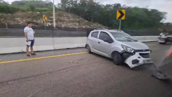 El accidente ocurrió a las 13:30 horas del miércoles, cerca de la gasolinera de Hecelchakán El accidente ocurrió a las 13:30 horas del miércoles, cerca de la gasolinera de Hecelchakán