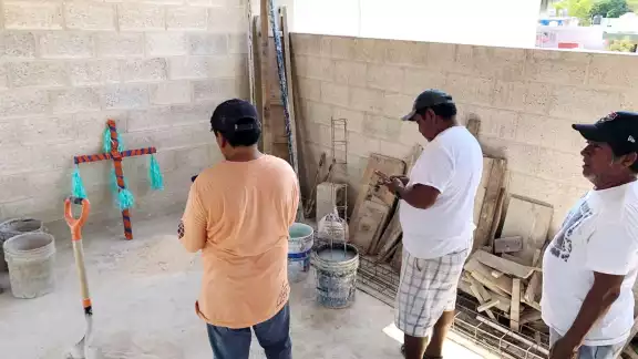 El 3 de mayo, Día de la Santa Cruz, fue celebrado por albañiles en Campeche como símbolo de protección y fe. El 3 de mayo, Día de la Santa Cruz, fue celebrado por albañiles en Campeche como símbolo de protección y fe.