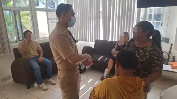 El personal de Sanidad Naval le brindó atención médica en todo momento al paciente, efectuando su traslado al puerto de Yucalpetén El personal de Sanidad Naval le brindó atención médica en todo momento al paciente, efectuando su traslado al puerto de Yucalpetén