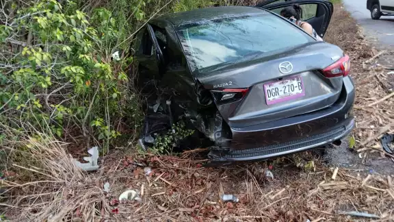 Choque en carretera Champotón-Campeche involucra dos vehículos: no se reportan lesionados de gravedad Choque en carretera Champotón-Campeche involucra dos vehículos: no se reportan lesionados de gravedad