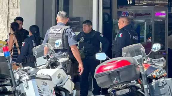 Robó en tienda con sus hijos: detenida en Campeche y trasladada a la Fiscalía Robó en tienda con sus hijos: detenida en Campeche y trasladada a la Fiscalía