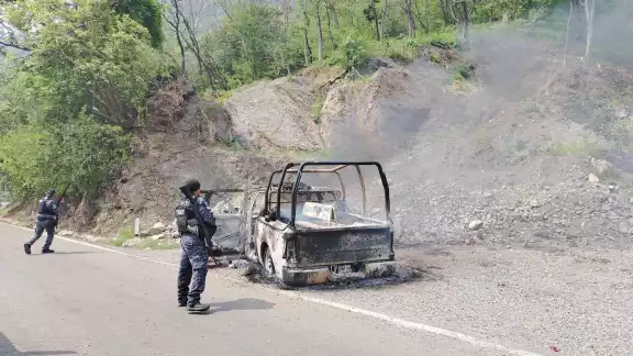 El gobernador de Chiapas, Eduardo Ramírez, compartió en sus redes sociales la imagen de la unidad atacada.