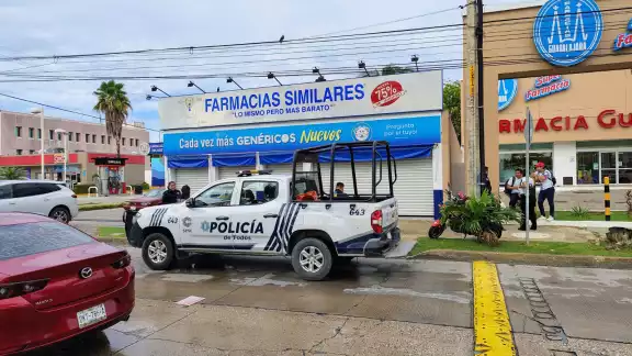 Aprovechan apagón y lluvia para robar farmacia en Campeche Aprovechan apagón y lluvia para robar farmacia en Campeche