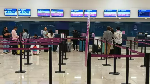Destinos incluyen ciudades mexicanas como Guadalajara y Monterrey, así como internacionales como Miami y La Habana