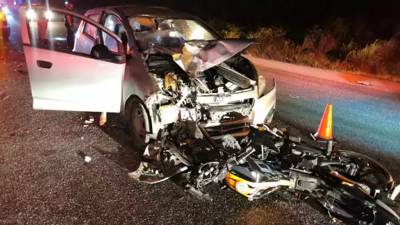 Motociclista grave tras brutal choque en la carretera a Bahamitas Motociclista grave tras brutal choque en la carretera a Bahamitas
