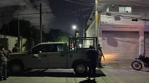 Autoridades catean bares y domicilios en Cancún, se desconoce el motivo.
