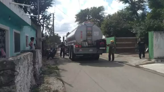 Bomberos lograron sofocar el incendio de la camioneta Bomberos lograron sofocar el incendio de la camioneta