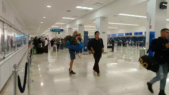 El aeropuerto de Mérida comenzó operaciones este 12 de abril con vuelos desde Monterrey. El aeropuerto de Mérida comenzó operaciones este 12 de abril con vuelos desde Monterrey.