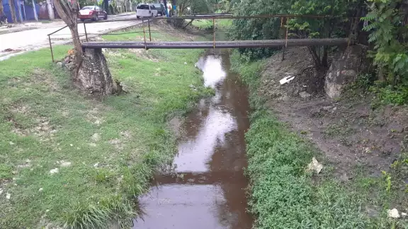 Tres días de fuertes lluvias no han incrementado significativamente el nivel del dren natural pluvial Tres días de fuertes lluvias no han incrementado significativamente el nivel del dren natural pluvial