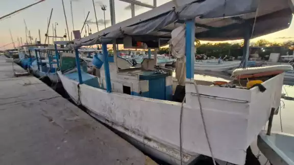 Rescatan a tripulantes de una embarcación que se incendió cuando cocinaban con carbón Rescatan a tripulantes de una embarcación que se incendió cuando cocinaban con carbón