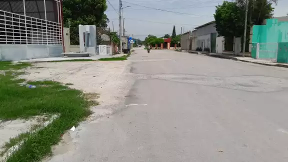 Una mujer fue víctima de robo por dos hombres en motocicleta mientras caminaba por la calle 26 de la colonia Esperanza Una mujer fue víctima de robo por dos hombres en motocicleta mientras caminaba por la calle 26 de la colonia Esperanza