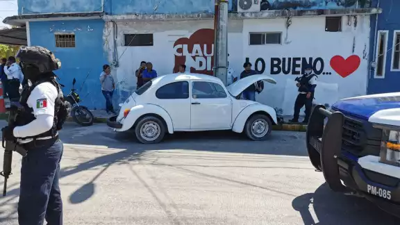 En Carmen, hombre retira su auto tras meses en el taller y lo confunden con ladrón