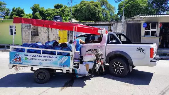 Choque entre carromoto de purificadora de agua y camioneta en la colonia 23 de julio Choque entre carromoto de purificadora de agua y camioneta en la colonia 23 de julio
