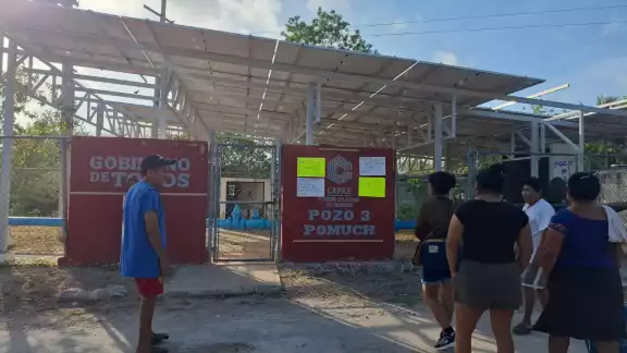 Vecinos del barrio San Pedro 1 exigen la renuncia del encargado de la bomba número 3 por ineficiente distribución del agua. Vecinos del barrio San Pedro 1 exigen la renuncia del encargado de la bomba número 3 por ineficiente distribución del agua.