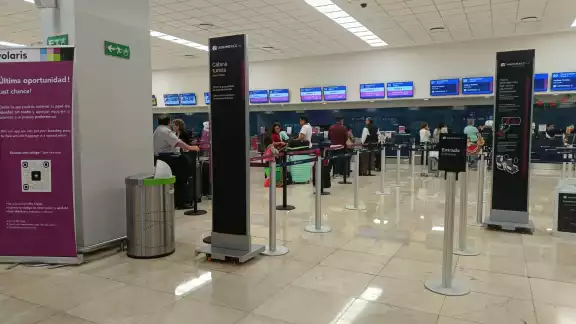 Hay regular afluencia de pasajeros en el aeropuerto de Mérida