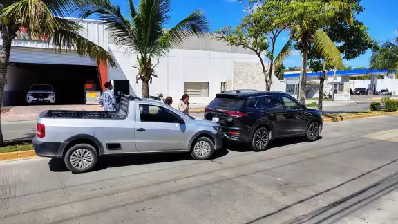Conductores llegan a acuerdo tras choque por alcance en el Triangulito