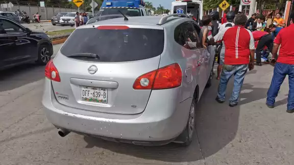 Conductora intentó una vuelta en U, causando el accidente