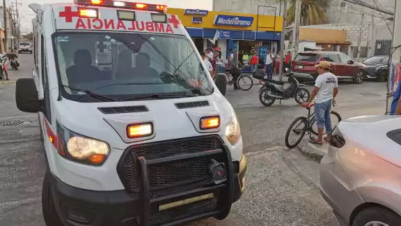 Choque entre motocicletas en Limonar deja a mujer con fracturas graves Choque entre motocicletas en Limonar deja a mujer con fracturas graves