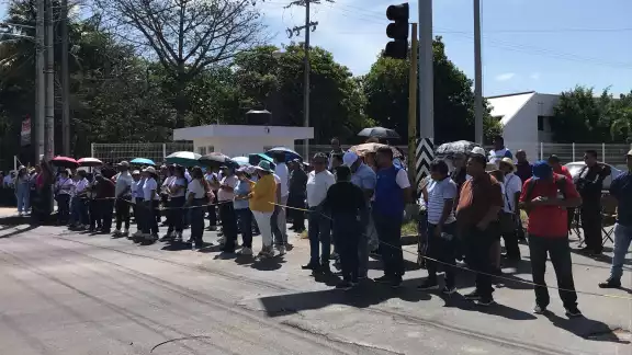 Los maestros continúan pronunciandose en contra de la reforma. Los maestros continúan pronunciandose en contra de la reforma.