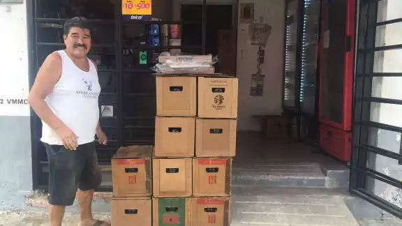 Se recordó que el programa consiste en un proceso de doce pasos que permite a las personas alcohólicas controlar su enfermedad Se recordó que el programa consiste en un proceso de doce pasos que permite a las personas alcohólicas controlar su enfermedad