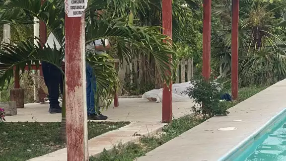 El nombre sufrió una congestión alcohólica y se ahogó en las piscinas. El nombre sufrió una congestión alcohólica y se ahogó en las piscinas.