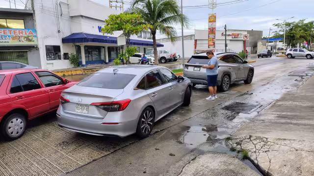 Choque por alcance en la avenida 56 complica circulación hacia Playa Norte