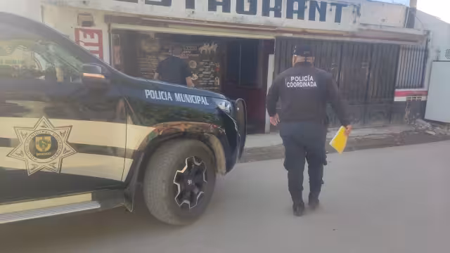 Policía Municipal arresta a Jesús Elides C. S. por romper los sellos de clausura del restaurante-bar