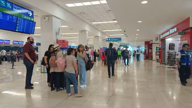 Hay buena afluencia de pasajeros en el aeropuerto de Mérida