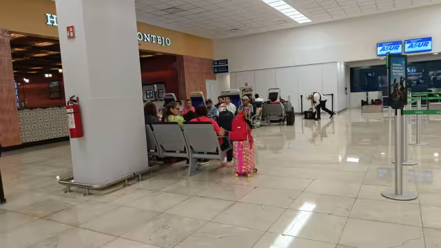 Hay regular afluencia de pasajeros en el aeropuerto de Mérida