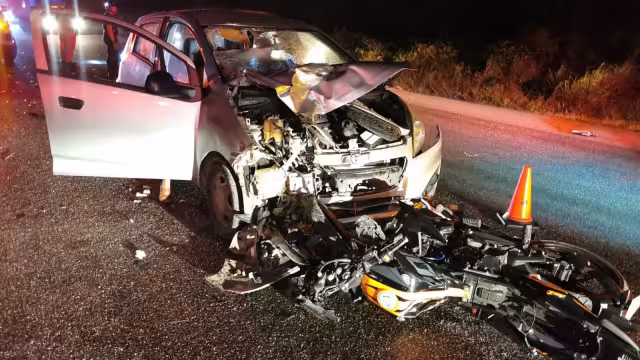 Motociclista grave tras brutal choque en la carretera a Bahamitas