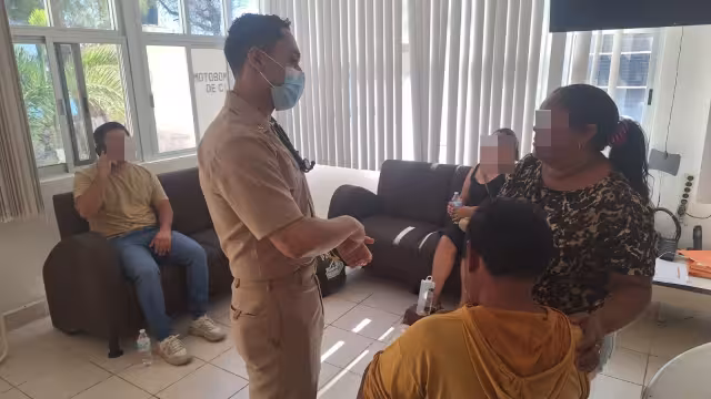 El personal de Sanidad Naval le brindó atención médica en todo momento al paciente, efectuando su traslado al puerto de Yucalpetén