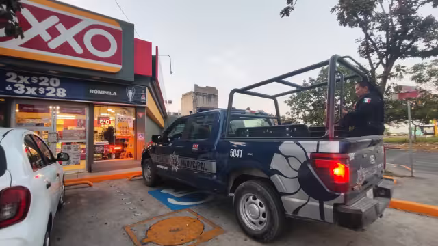 La policía logró detener al sujeto y lo trasladó posteriormente a las instalaciones de la SMSCyT.