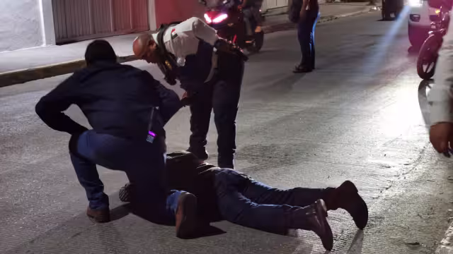 Motociclista Hospitalizado tras Fuerte Accidente en Boquerón