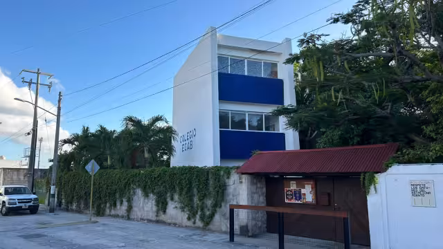 La directora de aquellos años y esposa del acusado, fue señalada por conocer sobre los hechos y no actuar